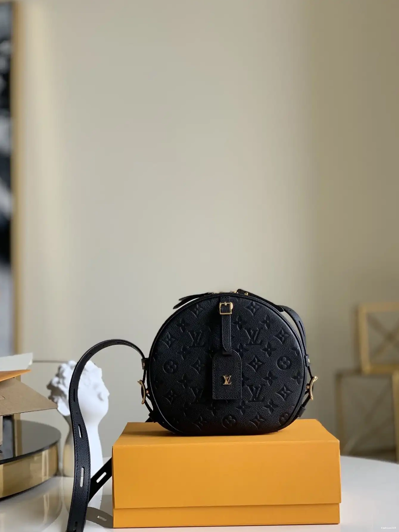 LOUIS CHAPEAU BOITE MM VUITTON SOUPLE 0412